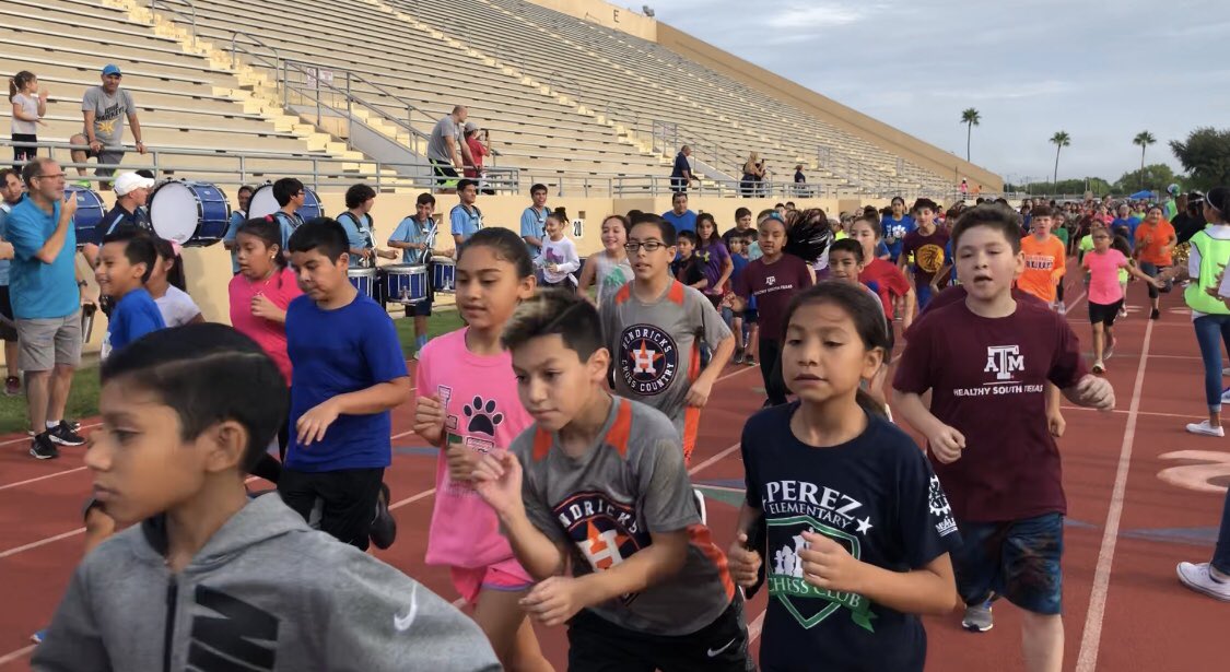 memstuco's tweet photo. Congratulations to everyone who participated in the McAllen Kids Marathon this morning!ππ½ββοΈπ #letsmovemcallen #StopBullying https://t.co/uGLmwYGQC9