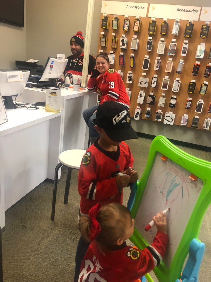 sdykow01's tweet photo. Sprint by Wireless Choice Joliet Mall keeping the kids busy while  pitching all of the amazing offer to the parents. TODAY only offers, stop by and check them out. #sprintsaysthanks https://t.co/1oYr3iPVGT