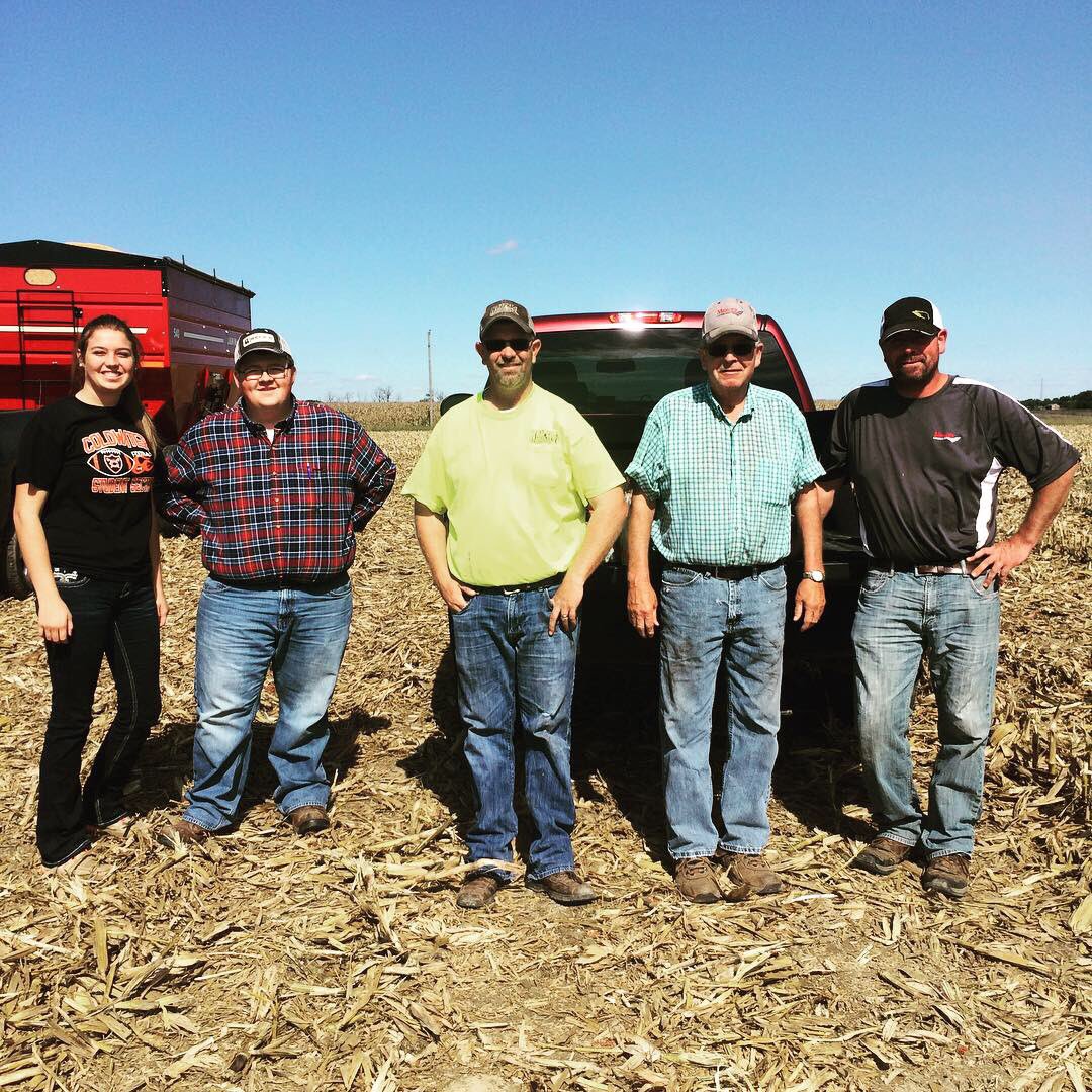 ColdwaterFFA's tweet photo. It might be Homecoming weekend at Coldwater High School, but it’s a HARVEST WEEKEND in the Coldwater Community. 🌽 
We had a great group of FFA members work together to pack meals and surprise some farmers in the fields today with a sack lunch. Farmers, have a great 2018 harvest! https://t.co/Hmx92YmEwV