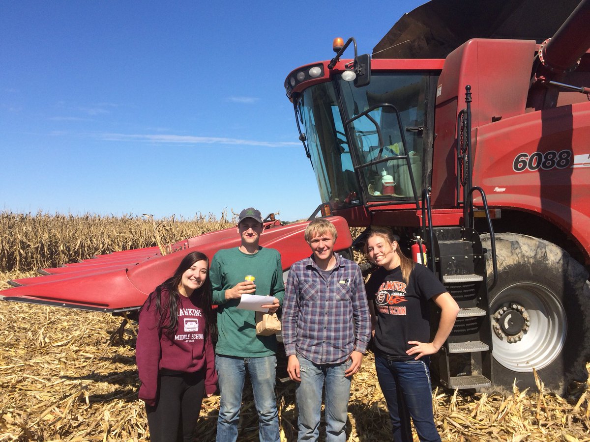ColdwaterFFA's tweet photo. It might be Homecoming weekend at Coldwater High School, but it’s a HARVEST WEEKEND in the Coldwater Community. 🌽 
We had a great group of FFA members work together to pack meals and surprise some farmers in the fields today with a sack lunch. Farmers, have a great 2018 harvest! https://t.co/Hmx92YmEwV