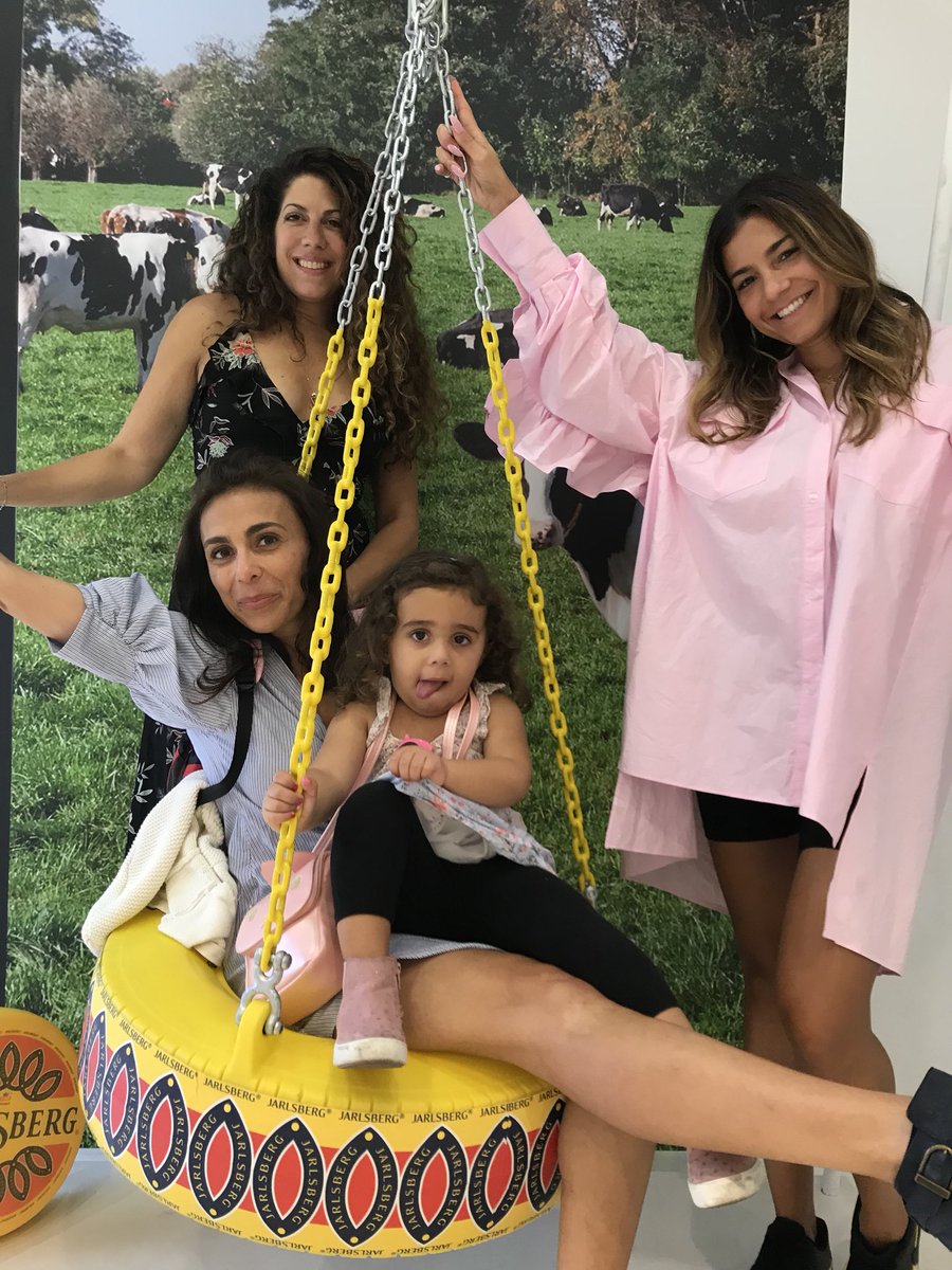 MelsStyles's tweet photo. Life’s better served at the @JarlsbergUSA #popupshop 🧀 #jarlsbergnyc https://t.co/0e5BsYDwmA