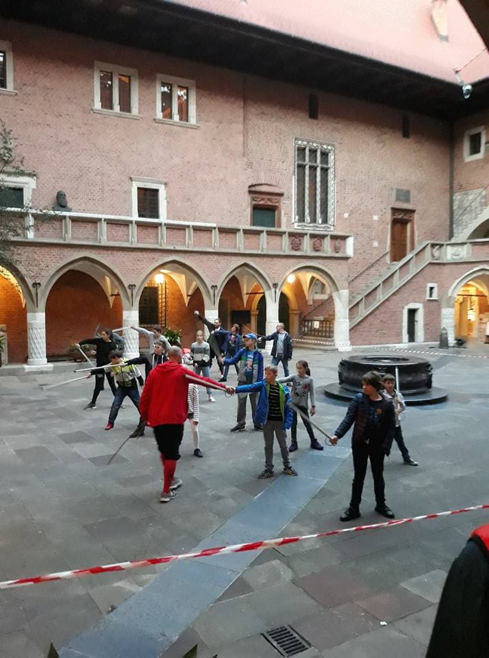 CollegiumMaius's tweet photo. Wczoraj na Dziedzińcu... tuż przed #MałopolskaNocNaukowców https://t.co/UTWmYBqked