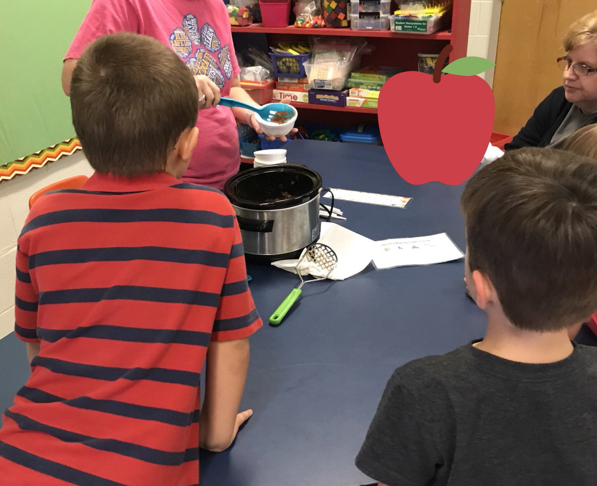 juleewdunn's tweet photo. Have you ever made applesauce in the crockpot?  It’s delicious! We also had an apple taste test. Red was the favorite by a landslide. @JohnsonWildcats #lovebluelivegold https://t.co/Ui6AZd0Bkj