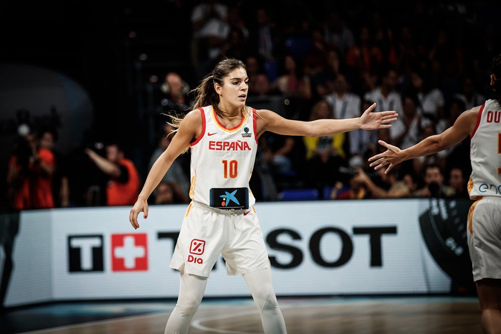 BaloncestoESP's tweet photo. Vaya segundo CUARTO de la #SelFEM  🇪🇸 que consigue REMONTAR el partido ‼

🏆 #FIBAWWC a por #UnSueñoCompartido
SEMIS
 🇪🇸 🆚 🇦🇺 
(Min 20 | 35-34)
📈 https://t.co/1FvlbDSbzq
📺 @teledeporte

#AhoraEsElMomento #SomosEquipo https://t.co/EF2GOqiLyY