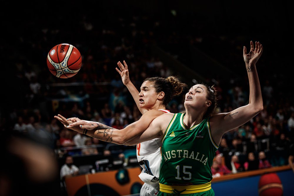 BaloncestoESP's tweet photo. Vaya segundo CUARTO de la #SelFEM  🇪🇸 que consigue REMONTAR el partido ‼

🏆 #FIBAWWC a por #UnSueñoCompartido
SEMIS
 🇪🇸 🆚 🇦🇺 
(Min 20 | 35-34)
📈 https://t.co/1FvlbDSbzq
📺 @teledeporte

#AhoraEsElMomento #SomosEquipo https://t.co/EF2GOqiLyY