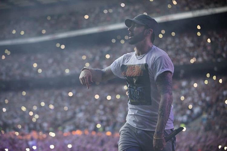 Lucas83000Shady's tweet photo. 👌😍🔥🔥#eminemkamikaze #EMINEM #KAMIKAZE #revivaltour https://t.co/JZlLXfG9r8