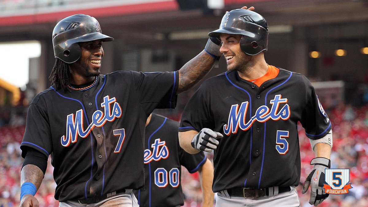 Mets's tweet photo. 5⃣ + 7⃣ = 🧡💙 #OurCaptain https://t.co/URYZ8551CV