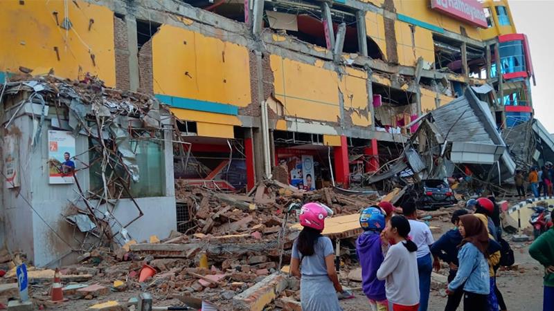 BeeSafeMe's tweet photo. Nearly 400 killed and fate of 'tens to hundreds' of people unknown after magnitude 7.5 #earthquake and #tsunami hit #Palu, #Indonesia . 😥😥😥

#IndonesiaEarthQuake #indonesiatsunami #quake #safety #DANGER #SulawesiTengah https://t.co/B5aprCPSke