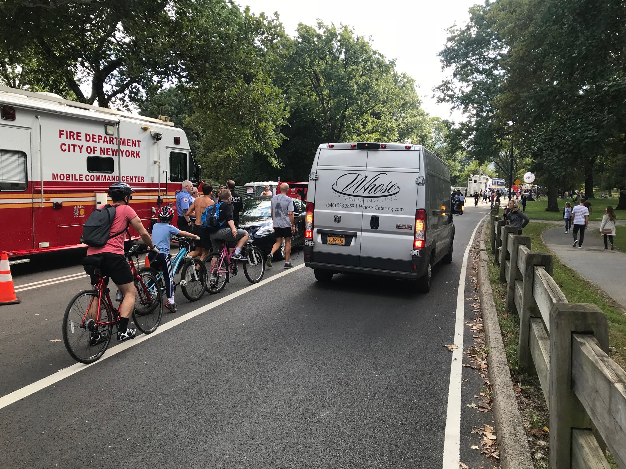 Mark Gorton on Twitter: "Cop double parking blocks loop road in Central