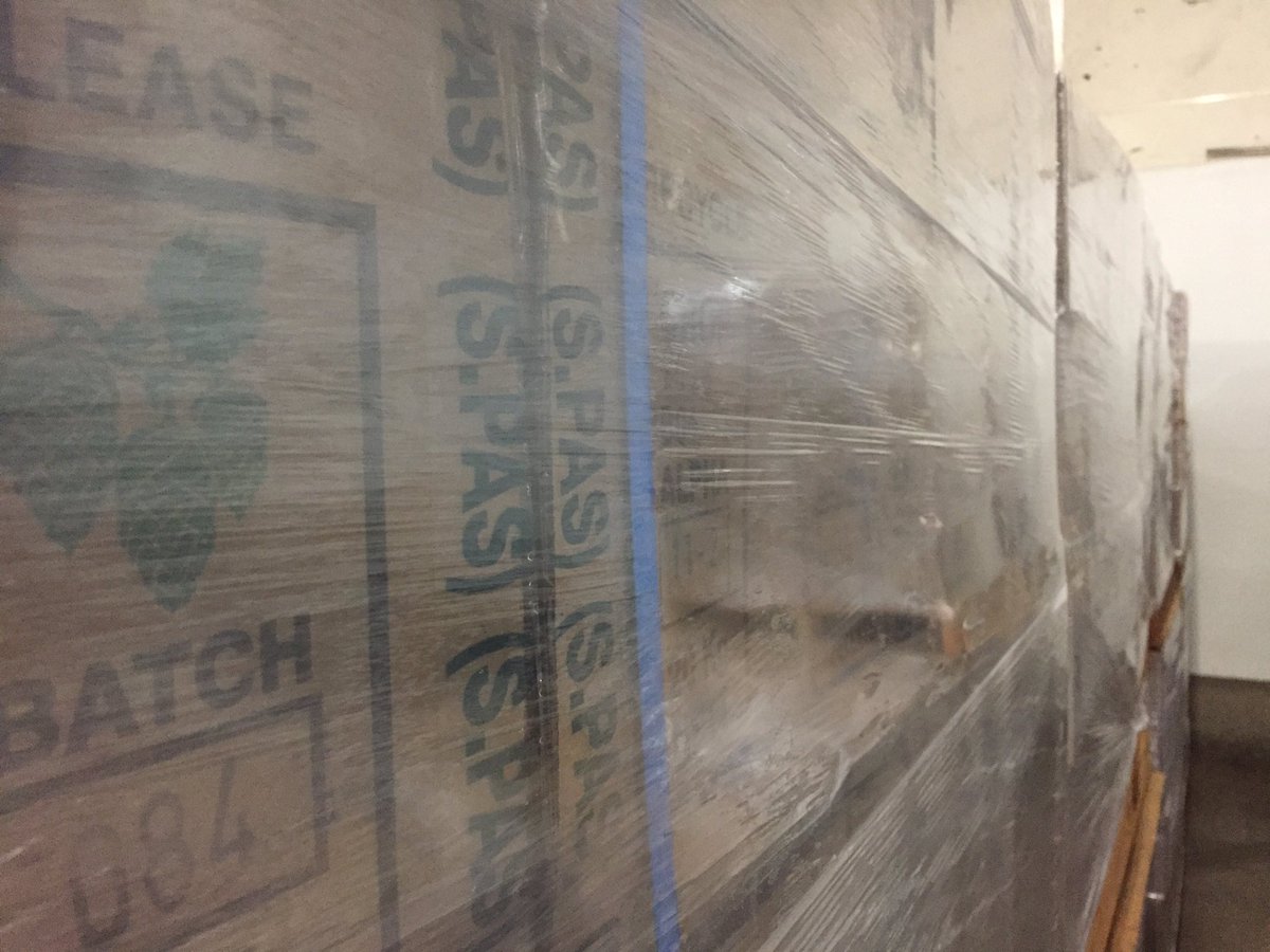 ZAHops's tweet photo. Golly, look what just arrived in Denver...a whole bunch of South African hops! Bound for craft brewers across the US, Canada, & Mexico. Keep a look out for some for your favorite breweries brewing with them soon๐๐๐๐ฅ๐ฅฅ๐๐๐ฒ๐ป #SouthAfricanHops #SAHops #ZAHops #Hops #CraftBeer https://t.co/eEYGPEBwGU