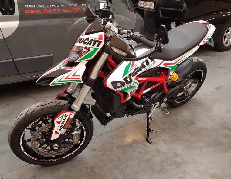 29Wonder's tweet photo. Y a quien quiero engañar ya sabes que bebo los vientos por ti...
#DucatiLover 🖤🔴⚪️💚 https://t.co/ZcKjmAgRbr