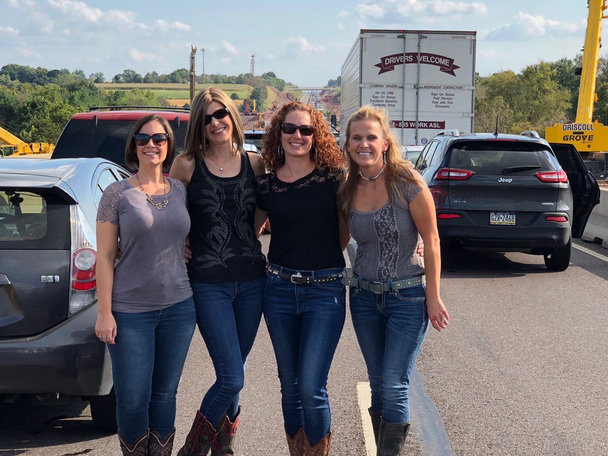 Jolynn1023's tweet photo. ⁦@ChrisYoungMusic⁩ ... we are literally standing on 476 North. We are probably not going to make the 5:15 check in for VIP. 😞 https://t.co/wwnMQOsDHg