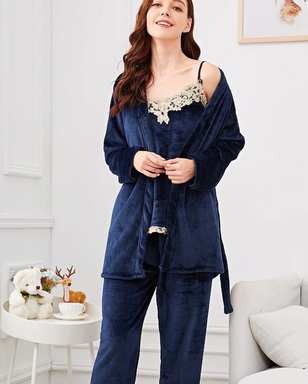 FatimaBoutiqueo's tweet photo. Contrast Lace Pajama Set With Robe
price 850 LE
Size M L XL
Material: 65% Polyester, 35% Cotton
Code: FSH292
--------------------- #Winter_18_19 #Plus_Size #fashionista #Fatima_boutique #its_birthday_time #fashion_blogger #styles #street_wear #street_… https://t.co/hAWSTlUtJP https://t.co/dDDViVU0RH