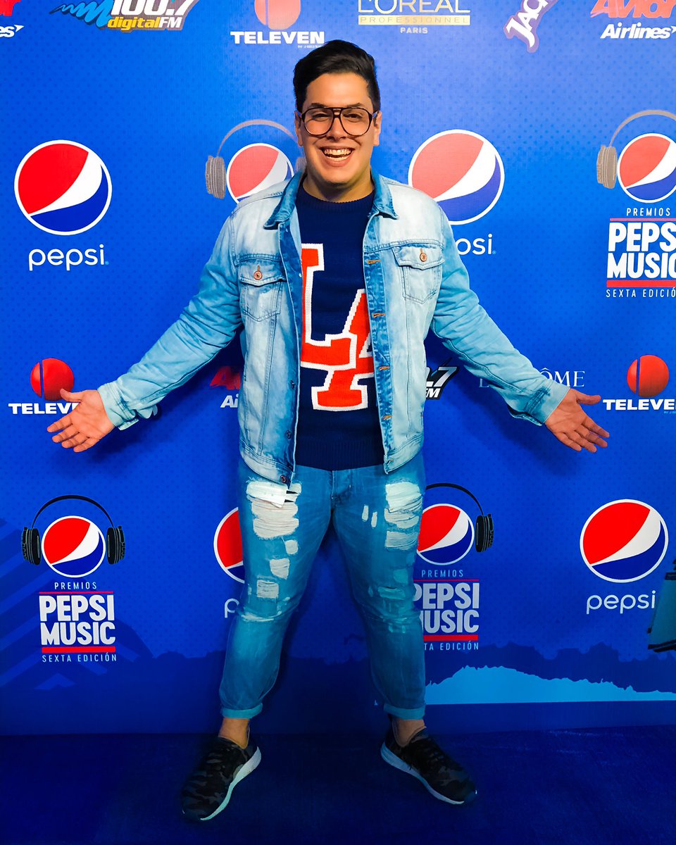 medicenportuu's tweet photo. No ganamos! Pero estoy muy emocionado con haber estado nominado y también haber presentado en los premios Pepsi music, nos veremos en los próximos premios 🙏🏻
Gracias a todos por votar por mi!!! No saben lo feliz que me encuentro de contar con ustedes y apoyarme en todo! LOS AMO https://t.co/8vZLQ4Ftfd