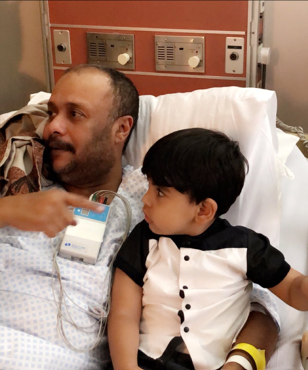 teetf's tweet photo. ألياس ابن المرحوم محمد بن نايف الثبيتي في حضن ابو عبدالله وهيب الحامدي @waheebalhamdi 
أثناء الزيارة مع جده نايف الثبيتي 
الله يرحم من عقبك ويطرح فيك البركة 💚 https://t.co/yUV4pcz3rg