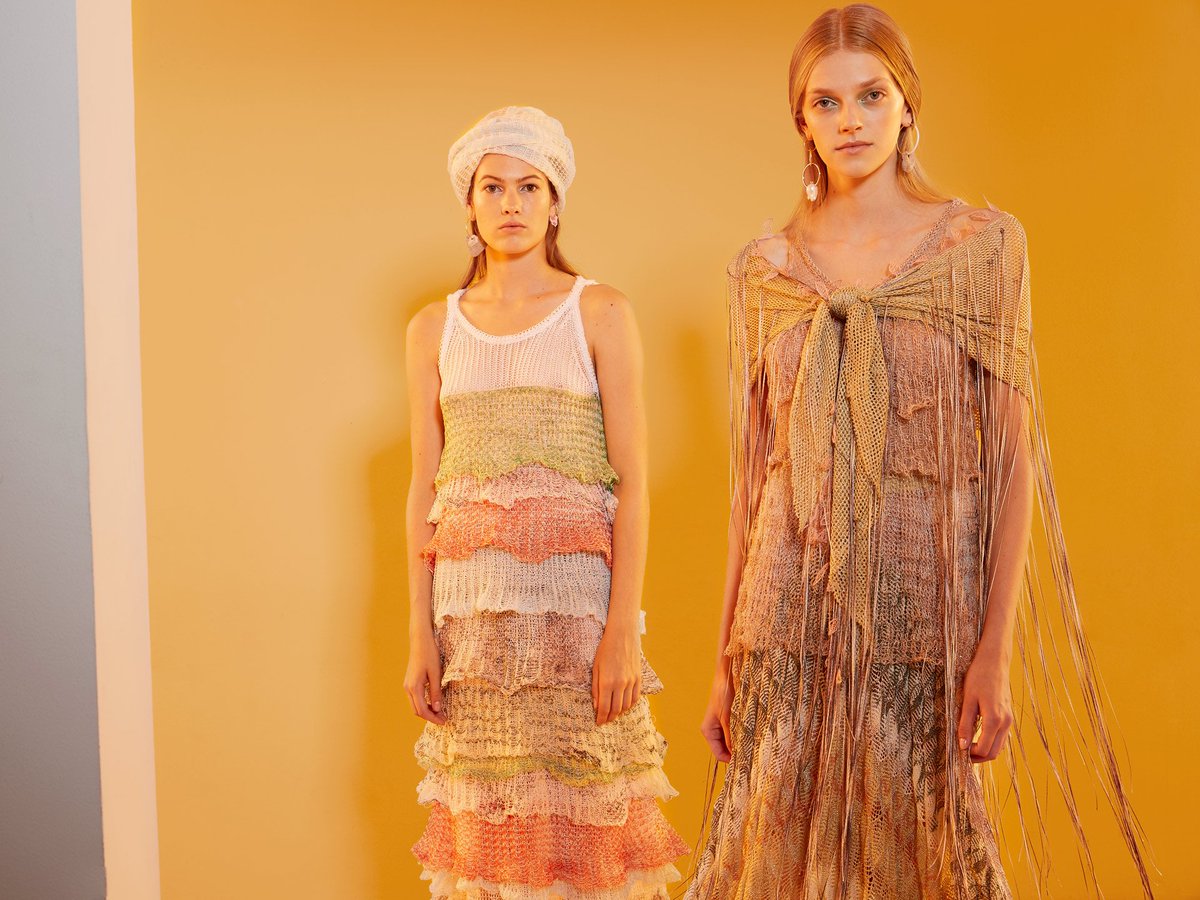 Missoni's tweet photo. The most colorful group of the collection employs lively hues,represented in the most iconic identifiers of the brand: zigzag, space-dyes and patchwork.
#MissoniSS19 #Missoni65
#MFW @roosvanelk @elizakallmann
Photo by Tassili Calatroni @tassopictures https://t.co/RyDKLOsOcy
