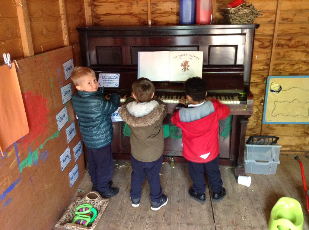MissDeanLTPA's tweet photo. @limetreepa @NurseryLTPA @DunhamTrust making music together #Creative #music #piano https://t.co/hny4KtvGNP
