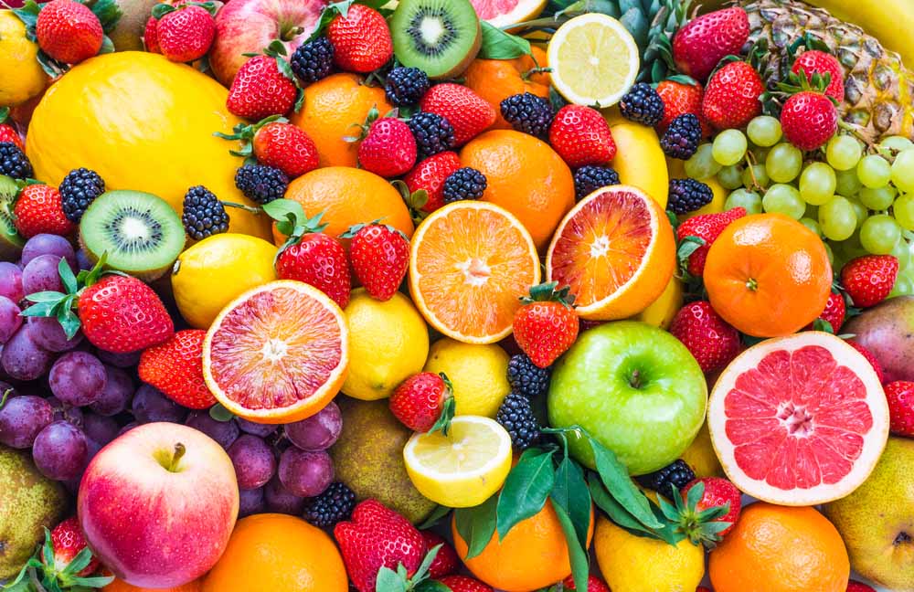 DiscoverMag's tweet photo. Fruits come in an astounding rainbow of colors. Here's why they do it: https://t.co/r7EozTWEK2 https://t.co/GBQcsxZvn5