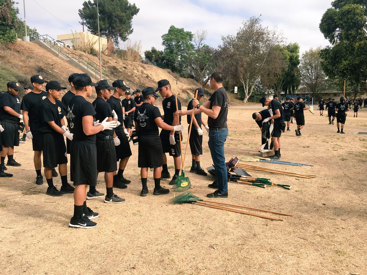 LAPD_CSP's tweet photo. Productive morning thanks 2 @iamsunburst1 TY 4 your hard work &amp; ensuring #RamonaGardens is a cleaner &amp; safer community! So impressed with the caliber of youth in this program, check it out!! @LAPDHollenbeck @josehuizar @HACLA1938 @boyleheightsbt @crsnpam @LAPD_ARCOS @LabradaAl https://t.co/DiZPx3YRF3