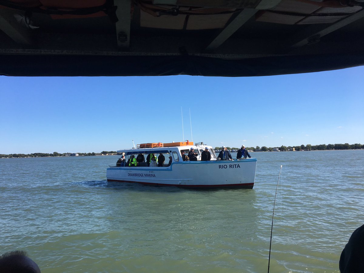 kimmeg71's tweet photo. #AAAtowing they ran out of gas! https://t.co/QH94JQazEv