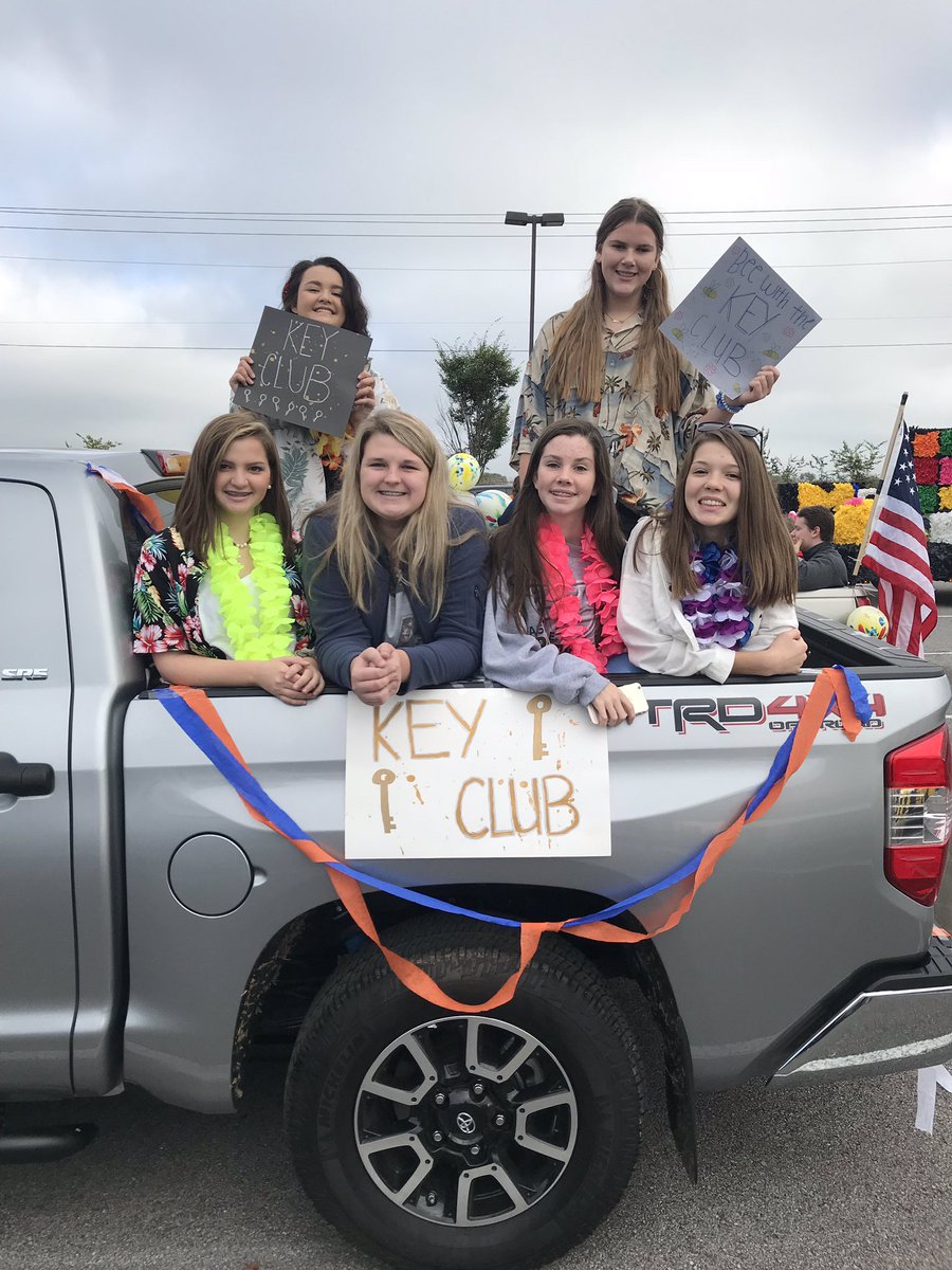 wcsSHSld's tweet image. Key Club enjoyed being in the Homcecoming Parade this weekend!