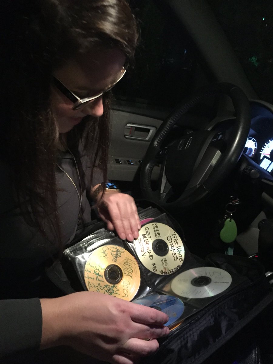LuluTries2Adult's tweet image. Me last night: Let’s go out and listen to old school rap on the way there... @TinaLawrence15: Challenge accepted! #CDCASE #OldSchool #MomsHeadedToTheBar 🤣🤣