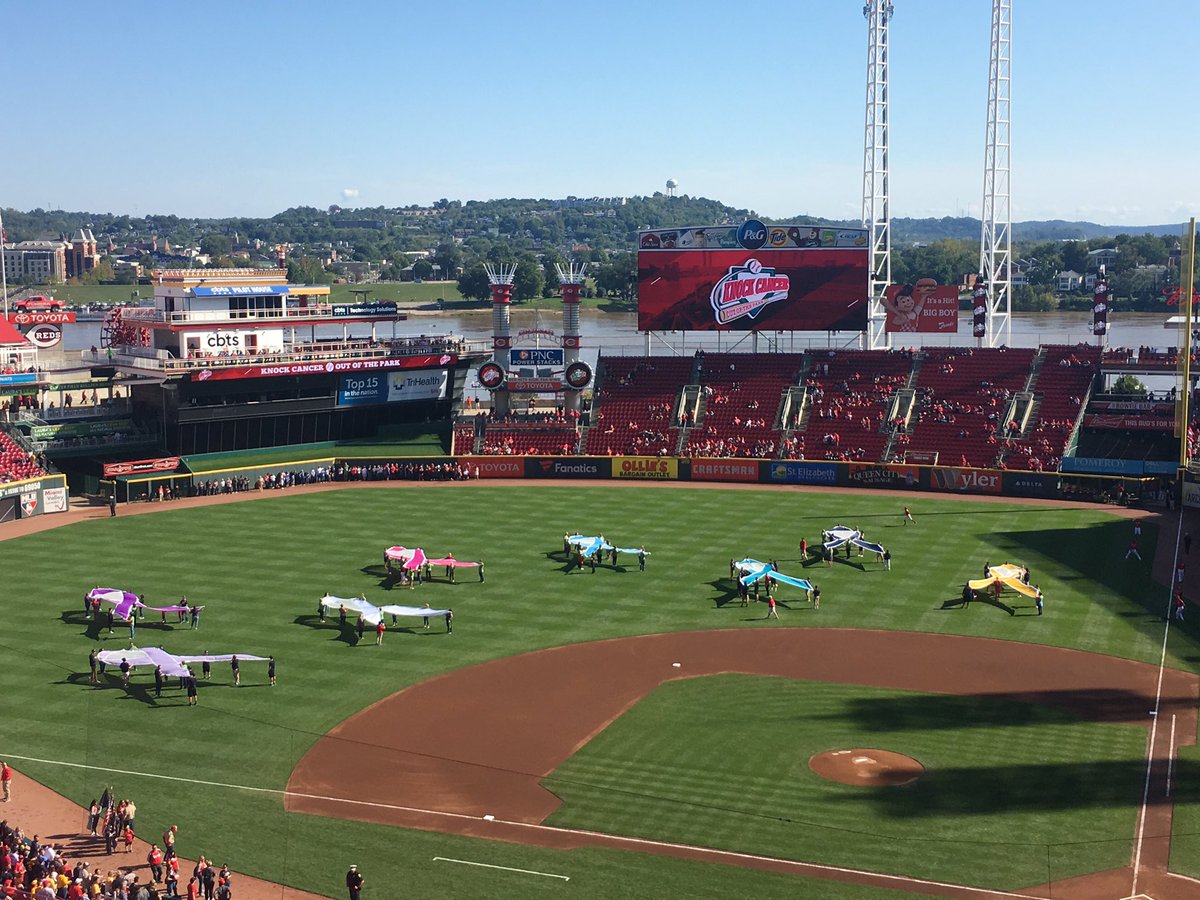 uofcincyfound's tweet photo. A beautiful day to #knockcancer @Prez_Landgren @uc_health https://t.co/xthAqPKMBh