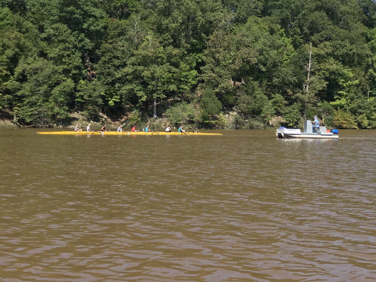 colgan_crew's tweet image. VERY successful day on the water welcoming 34 novices!!! THANK YOU for coming out 💙🦈🚣🏼‍♀️ #learn2row Huge shout out to @WoodbridgeCrew for their help and support💛💚