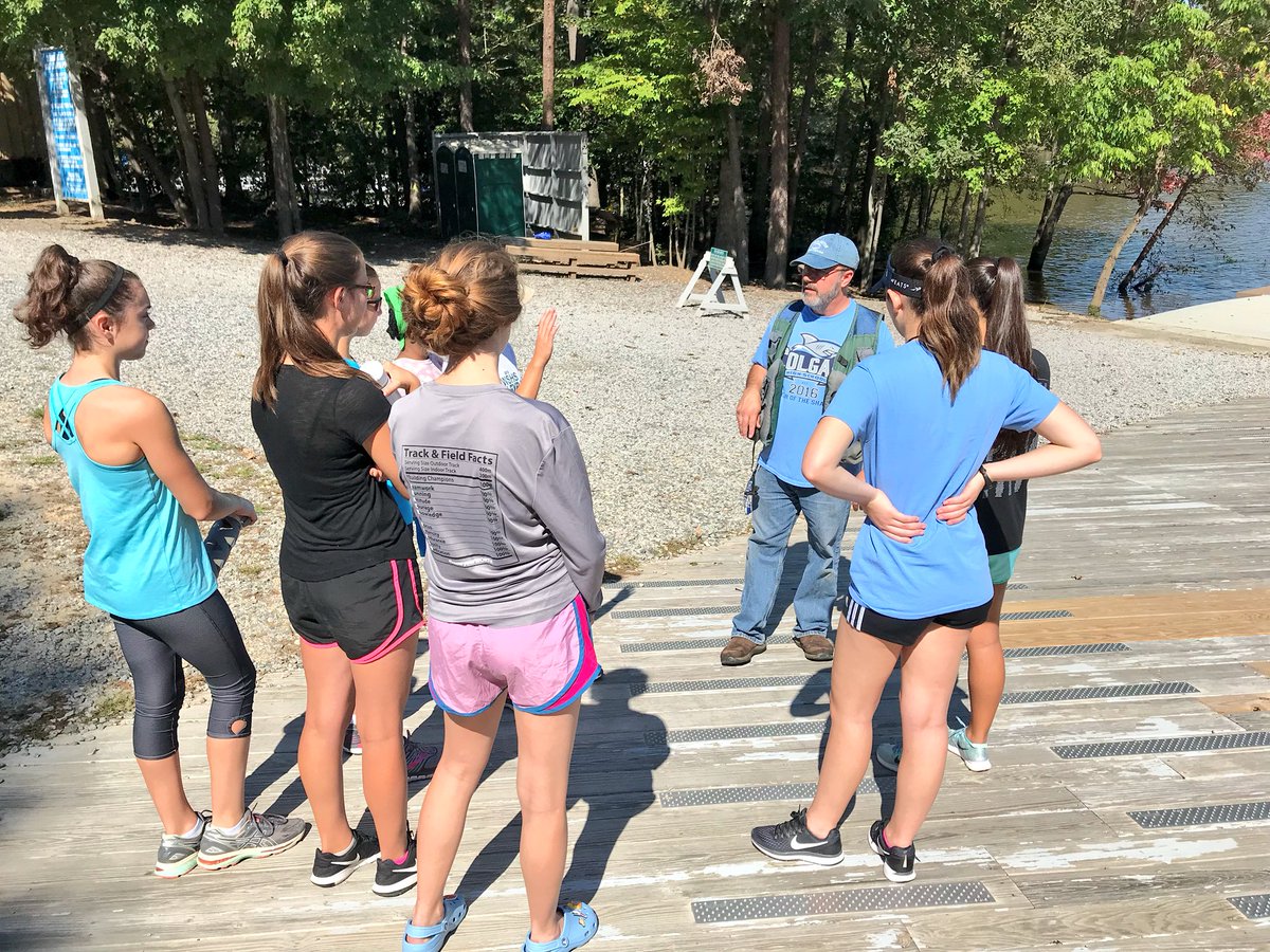colgan_crew's tweet image. VERY successful day on the water welcoming 34 novices!!! THANK YOU for coming out 💙🦈🚣🏼‍♀️ #learn2row Huge shout out to @WoodbridgeCrew for their help and support💛💚