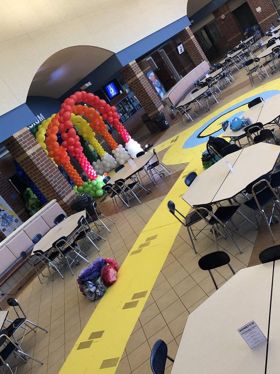 KenstonYearbook's tweet photo. Wow, that Student Council sure can put a dance together 😉 https://t.co/ib5WVUIF6q
