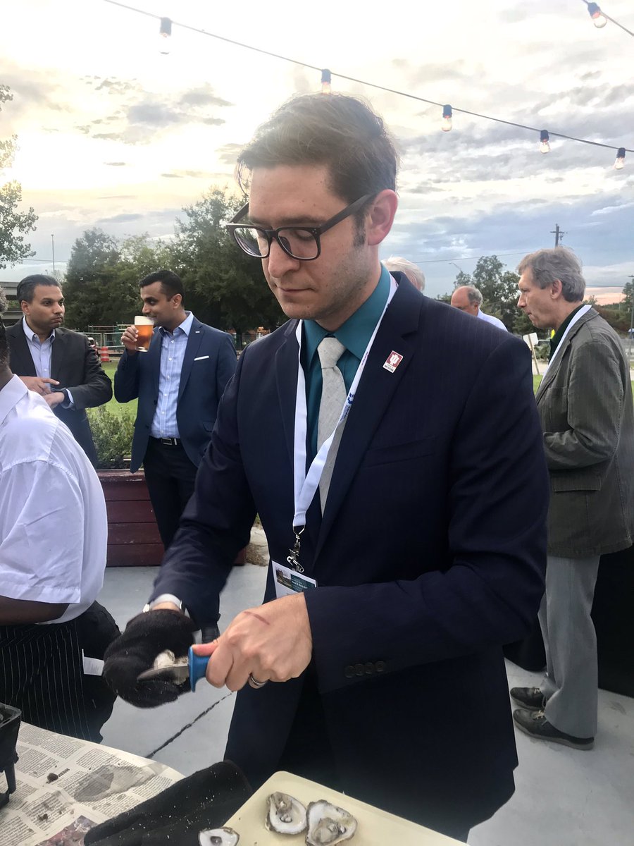 CarrieDNorrisMD's tweet photo. @tareher showing the @IURadiology #radres how it done. #mothershuckers #ASHNR18 https://t.co/TT1zO7lB2S