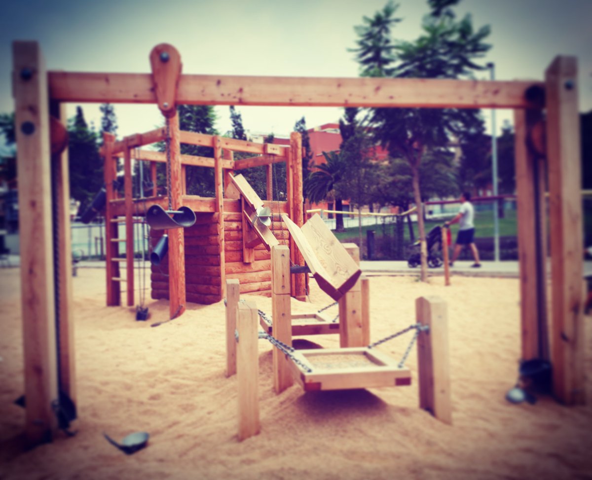 cornella20's tweet photo. Nuevos equipamientos en Parc de Rosa Sensat i Vila. Espero q dure! #Cornellà #parque #niños #diversión
#baixllobregat #bcnmoltmes Mi niño de 4 años está encantado 🤗 cc @QFerACornella (foto Instagram #Cornella20 ) https://t.co/XvGgnoZY1Q