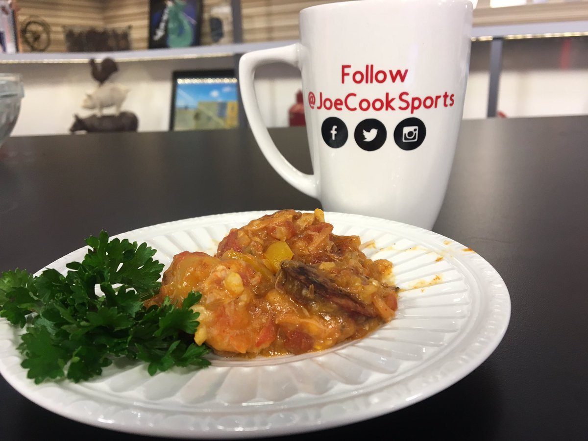 JoeCookSports's tweet photo. Really cool to have @RidgeViewHoops Center and @GeorgetownHoops Commit @malc_wil_33 come by @WLTX to talk about why he chose the Hoyas while helping me make some jambalaya in another edition of #JoeCooks
https://t.co/GhcndTEQqo https://t.co/W0Bj5jSTz0