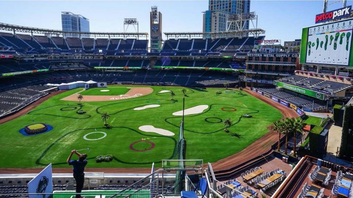 Padres's tweet photo. #AmericasFinestFans will be showing off their golf swings this November ⛳️ 

RETWEET to enter to win a twosome for #TheLinksAtPetco!

Few spots left 👉 https://t.co/rqVlOpBRxw https://t.co/FD32BWLbaq
