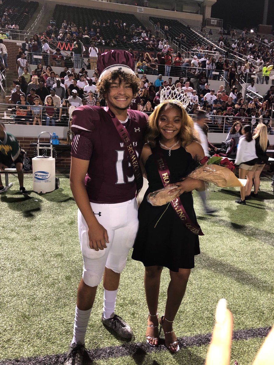 ovoprofessional's tweet photo. High school is for creating memories, and happy to say this was one ❤️🤴🏽 #Homecoming2018 #StrangerViews https://t.co/8BzEpeLpj6