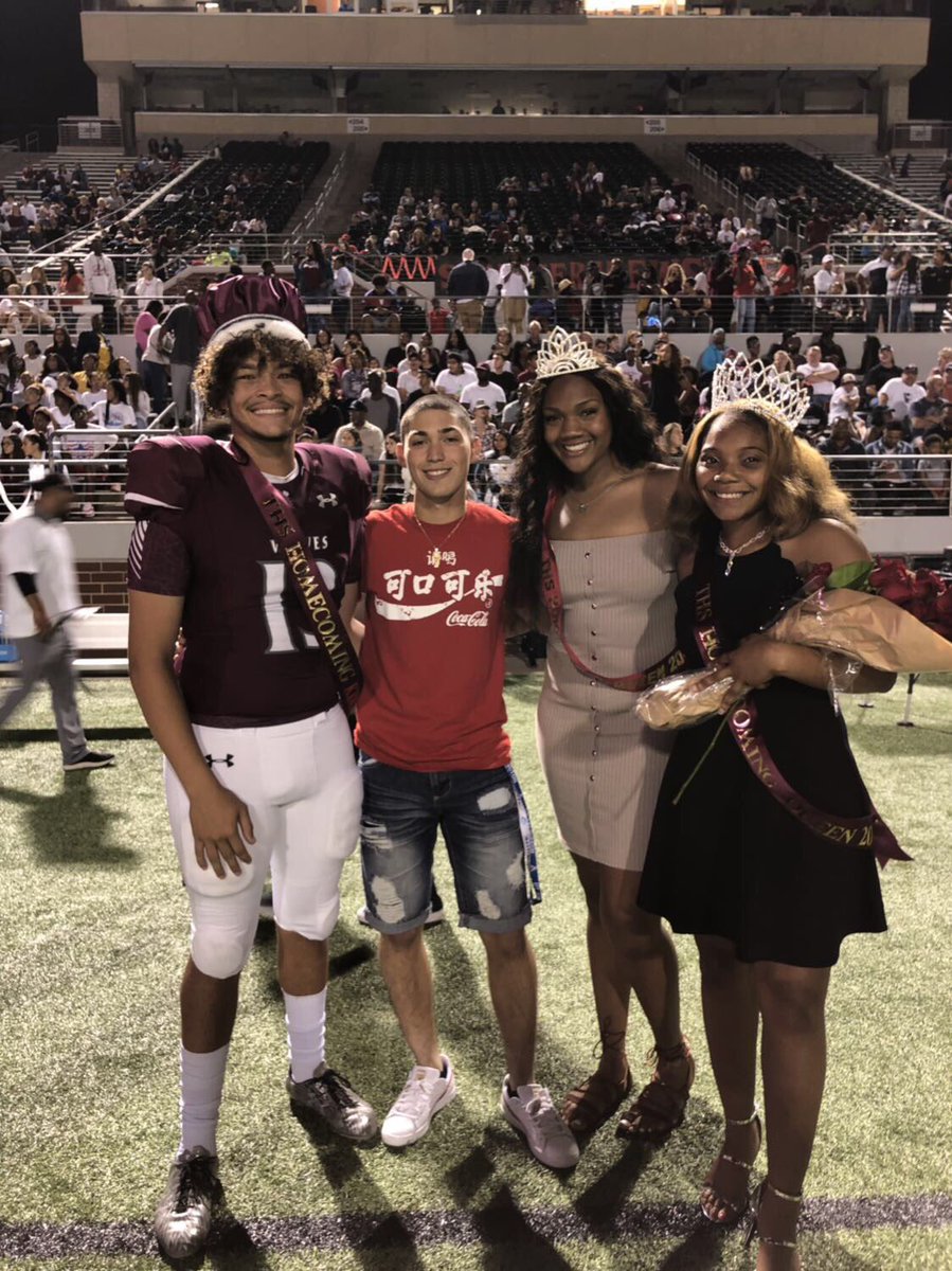 ovoprofessional's tweet photo. High school is for creating memories, and happy to say this was one ❤️🤴🏽 #Homecoming2018 #StrangerViews https://t.co/8BzEpeLpj6