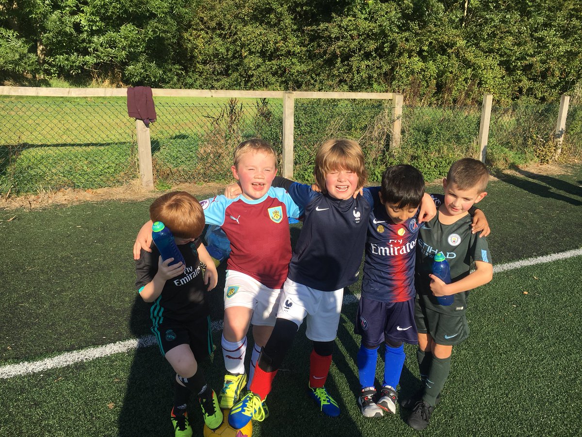18Apprentices's tweet photo. Good day for the Worsley wolves under 7’s enjoyable to watch. @CoachMel_ESC @EdStartMS @WorsleyWolves https://t.co/n5tFzsTTek