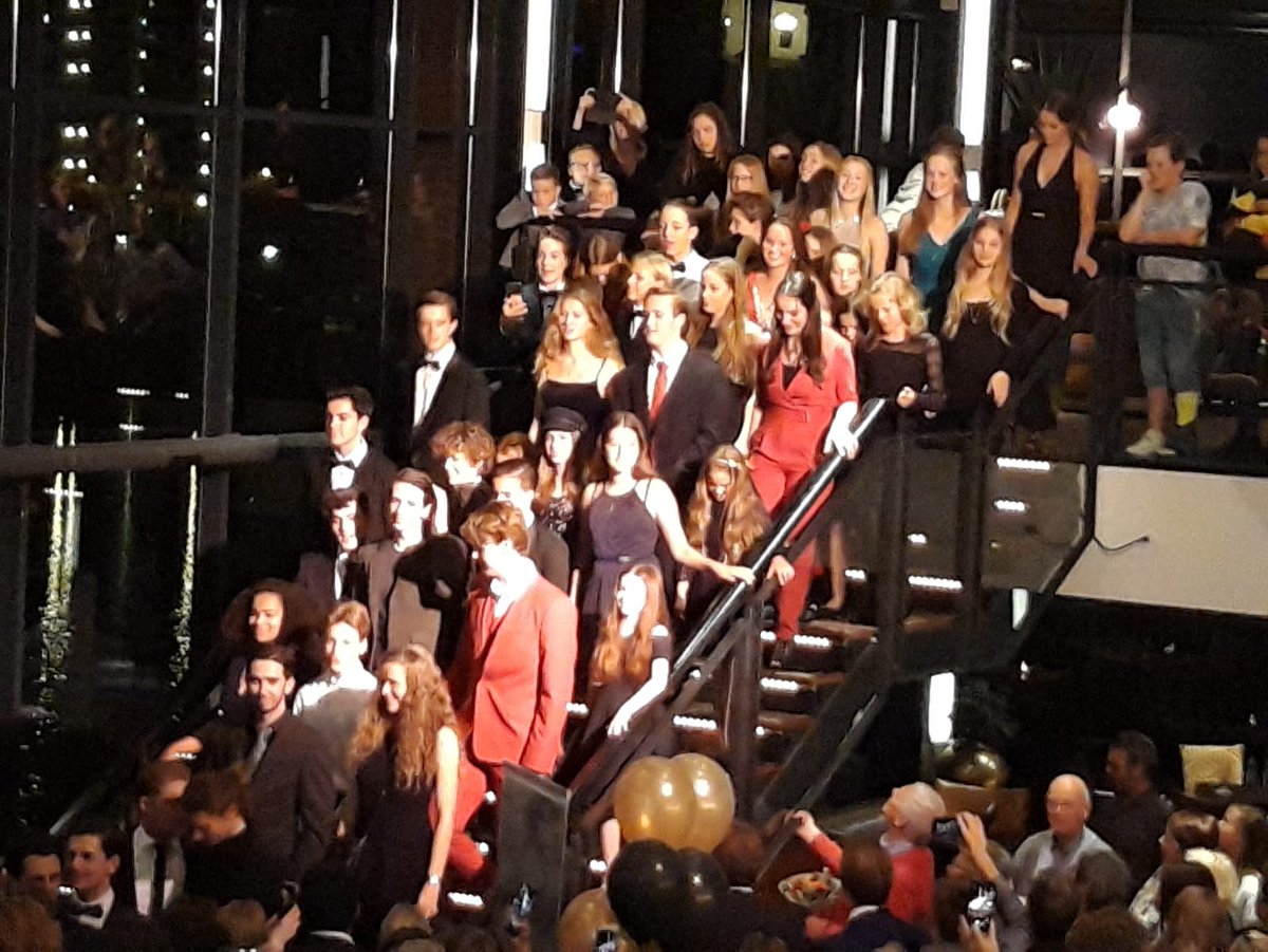 mrvanos's tweet photo. Trots op mijn dochter, die meespeelde in de fantastische premiere van kruistocht in spijkerbroek.
#njmt #njmtmusicals #zaandamtheater #theater #kruistochtinspijkerbroek #kruistocht https://t.co/DvEVs09Xoy