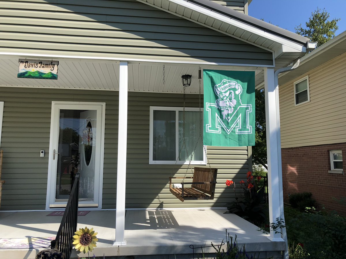 Clark_Davis's tweet photo. #GoHerd #BeatWKU #ThrowBackLogo #SnortingMarco https://t.co/OPF5IdY9Pk