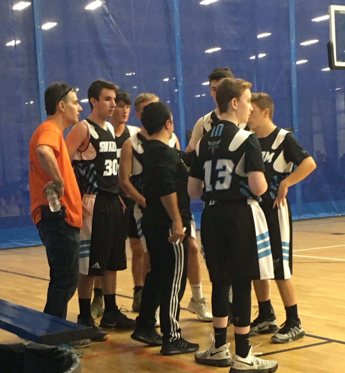 Former Zero Gravity legend @BenB_ZG coaching up the <a href="/MwSwarm/">Metrowest Swarm</a> to an early lead #ZGFallBrawl #PathToTheBelt