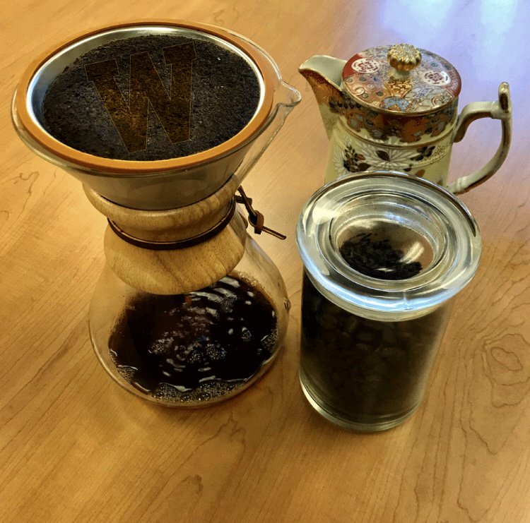 WesternMichU's tweet photo. It's International Coffee Day Broncos! Make sure to stop by a campus cafรฉ and grab some @waterstreetcoffee to start your day off on the right foot. #WMUisHome #Coffee #LiquidGold #AroundKzoo https://t.co/sp1MLuBtYo
