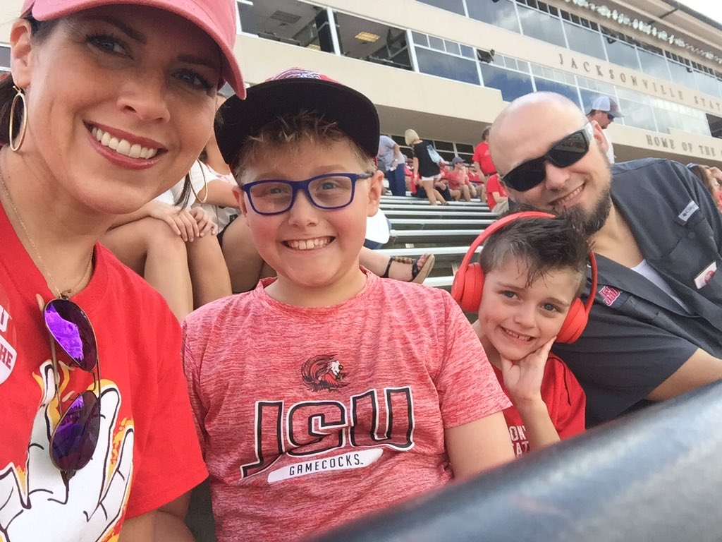 Mecham_Mayhem's tweet photo. #fearthebeak #staycocky #homecoming18 Homecoming with the crew. https://t.co/GXJRFee4E5