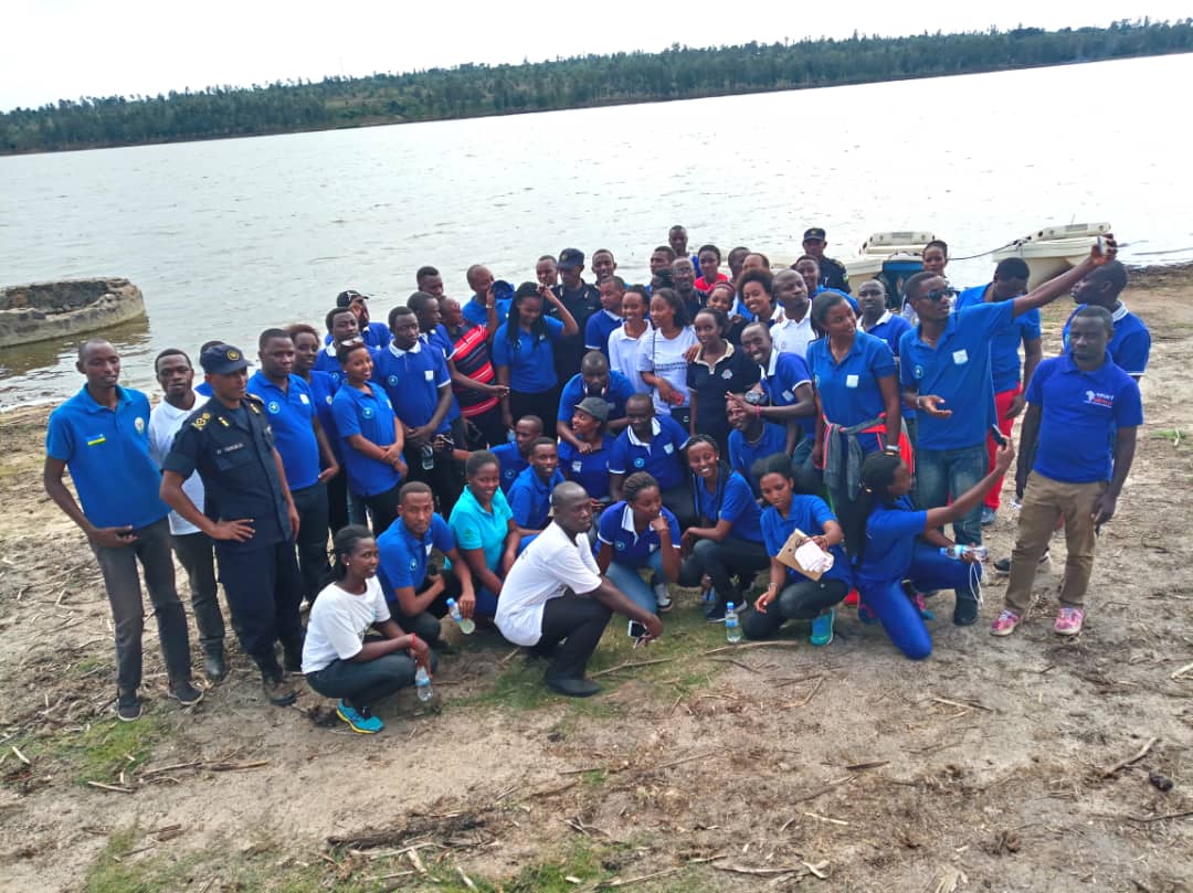 uzarwanda's tweet image. Leaders by Example,Very excited to join This Community work as crime stopper @Rwandapolice @MinYouthRwanda @gatjmv