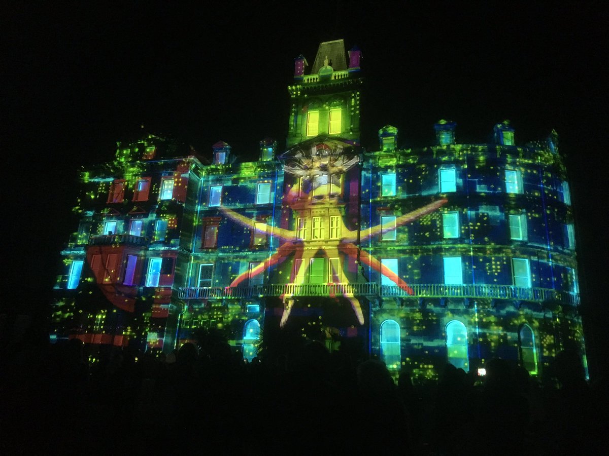eca_cic's tweet image. @artsbythesea great to see so many people in Bournemouth tonight  for the amazing projection on the town hall