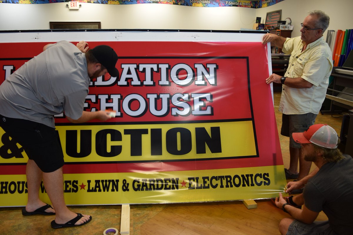 400_Ink's tweet photo. Big or small, we can handle it all. Check out this illuminated LED Cabinet with Full Color Print that we designed, printed and installed for Liquidation Warehouse &amp; Auction at their new store in Jasper! 

We like to make things easy for our customers. 

#TeamWorkMakesTheDreamWork https://t.co/v6qJYINUKN