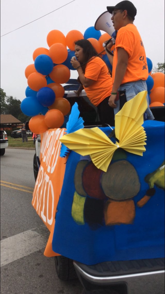 DAOK_OKC's tweet photo. ✊🏽We won best Non-Profit Organization in the Fiestas de Las Americas parade! 🎉 #SinPapelesSinMiedo #DAOK #ICEoutofOKC https://t.co/889y2kzHSn