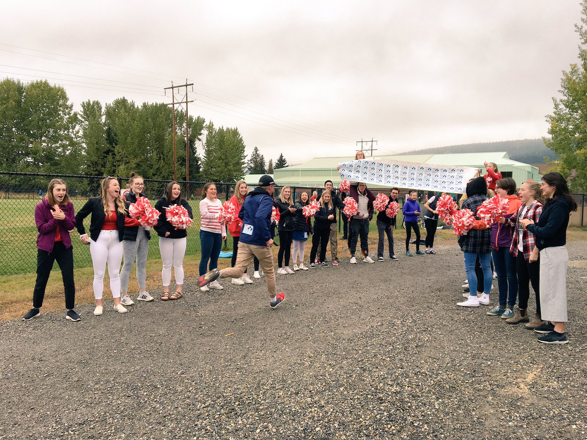 serendipitySab's tweet photo. “Dreams are made possible if you try.” Terry Fox. It was a powerful day to honor and support the cause, with amazing school spirit at CCHS. @CCHS_Canmore @MountainEdu @TerryFoxCanada #TerryFoxRun2018 #canadianhero https://t.co/GZ5VnxXiJc