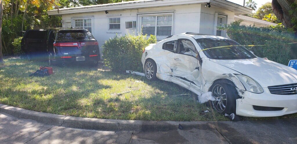7 hurt after crash sends car careening into home in El Portal bit.ly/2y3NSF8 https://t.co/gADm17KNM2