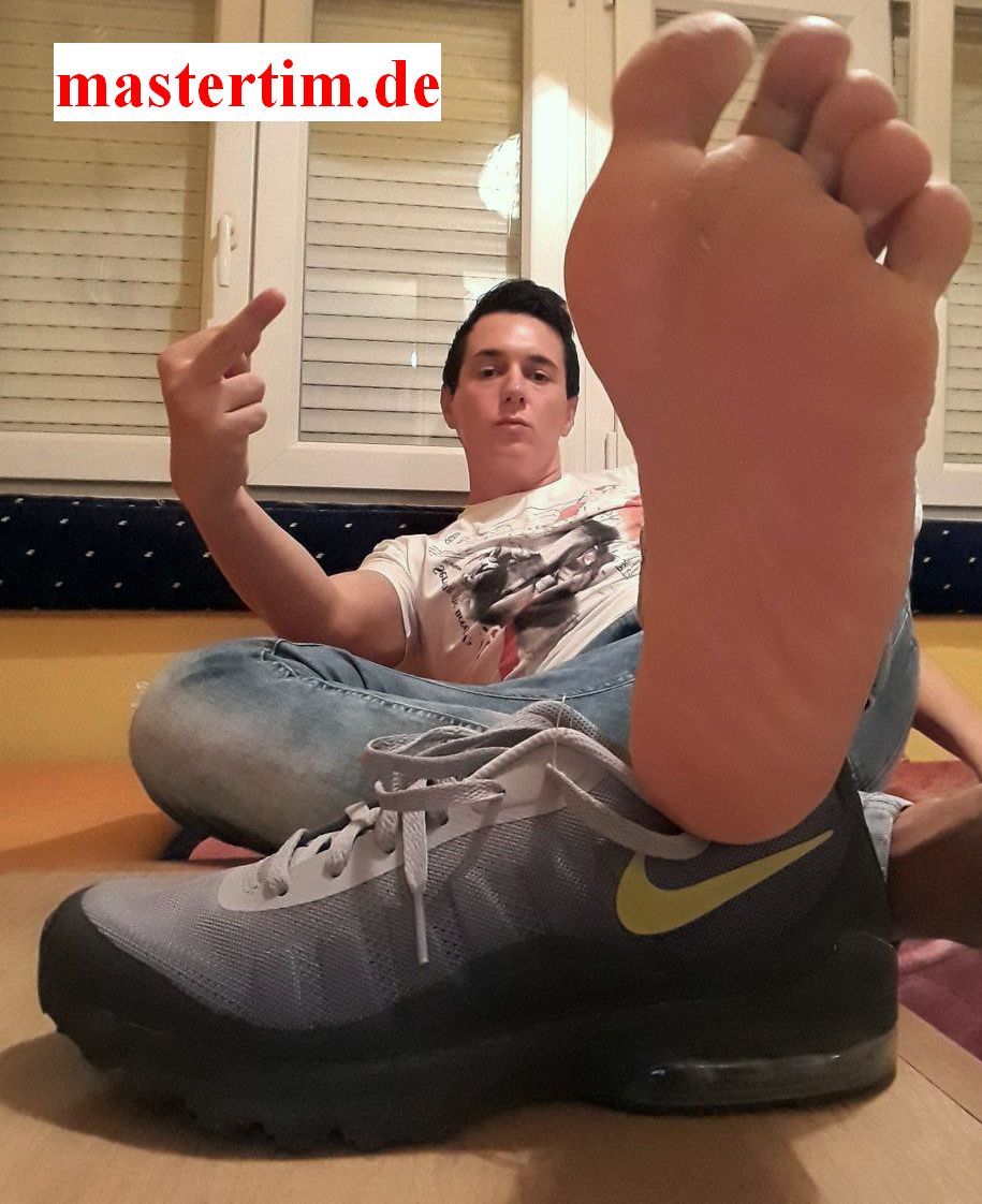 kingtim2012's tweet photo. What you think about the #serbianmaster and his hot #malefeet , did you served this #footking and #skypemaster live on cam yet? , did you vote for him on #footkingspoll, did you pay him? Do something not just watch, retweet, vote, serve, be a good slave https://t.co/oNHUtL6cHy https://t.co/fGVwEZqbfP
