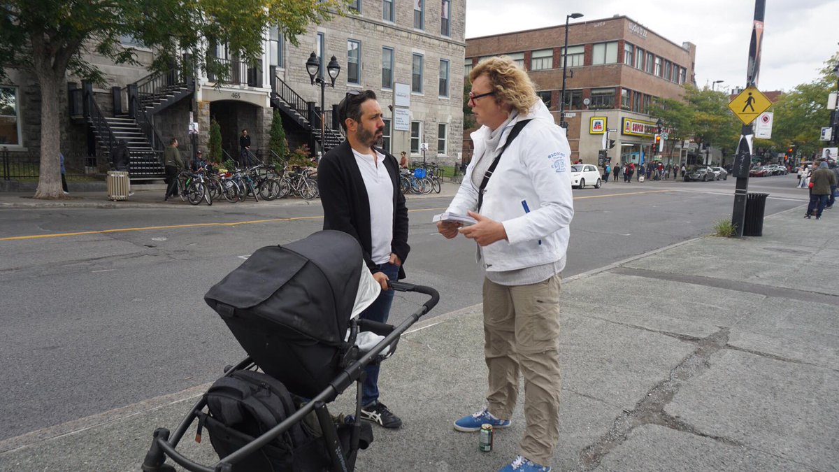 MichelleBlanc's tweet photo. Discuter numérique et CPE avec un geek de #Mercier , c'est ça aussi ma campagne pour le @partiquebecois :-) #polQc #revolutionEconumerique https://t.co/U6xCvrRo2a